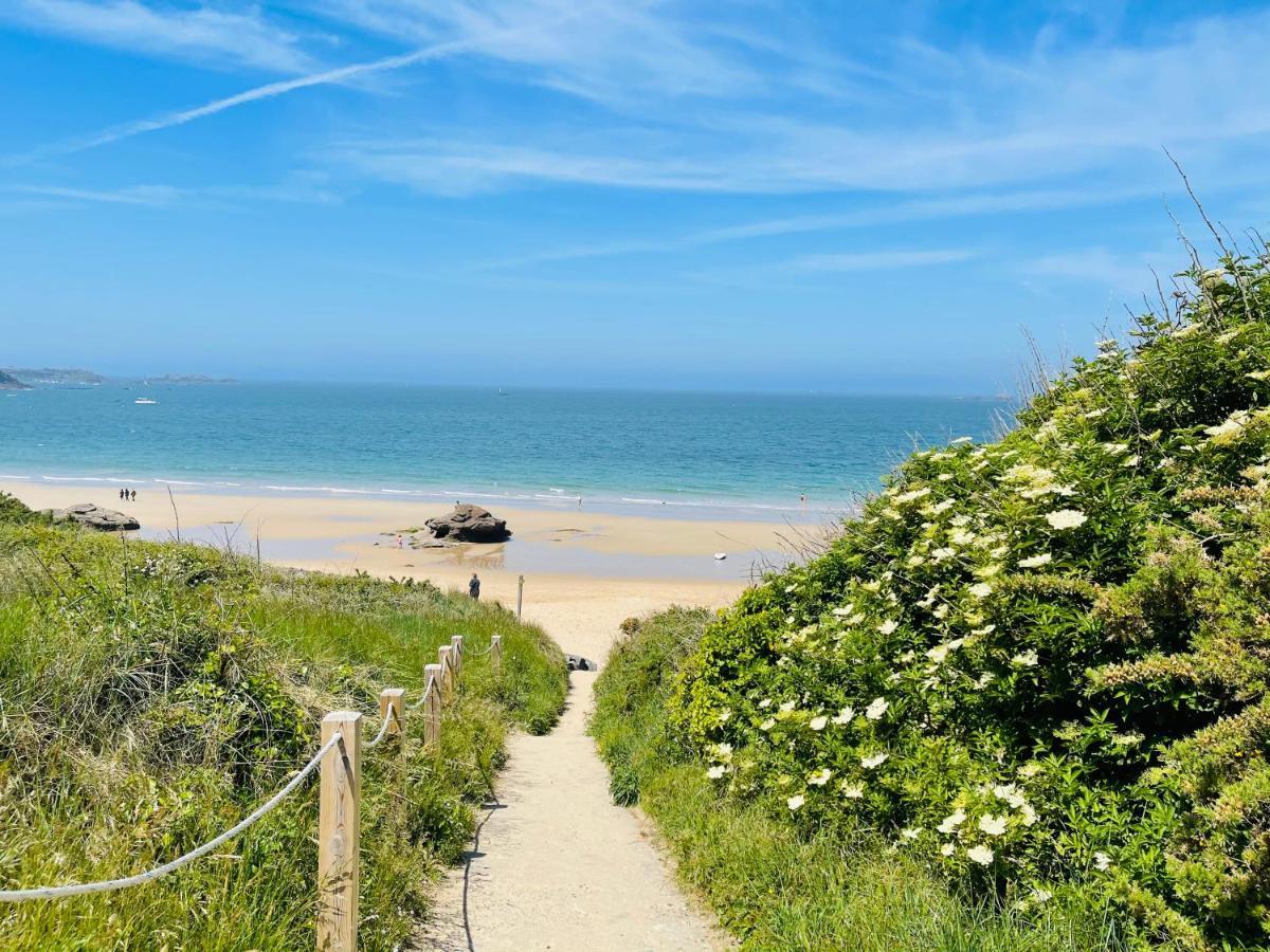 Simone Vue 2min A Pied De La Saint-Lunaire
